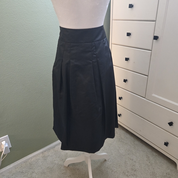 💝 2/$15 or 3/$20  Worthington Black Pleated Tafetta Skirt - Picture 2 of 8